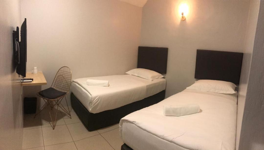 Hotel Hako Xpress Tmn Skudai Baru Esterno foto