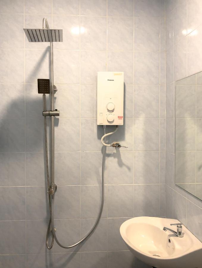 Hotel Hako Xpress Tmn Skudai Baru Esterno foto