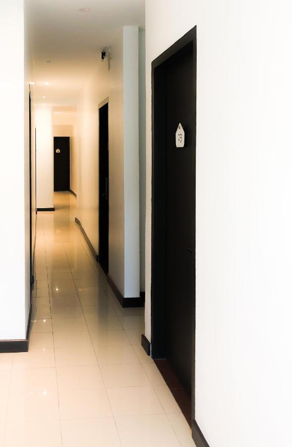Hotel Hako Xpress Tmn Skudai Baru Esterno foto